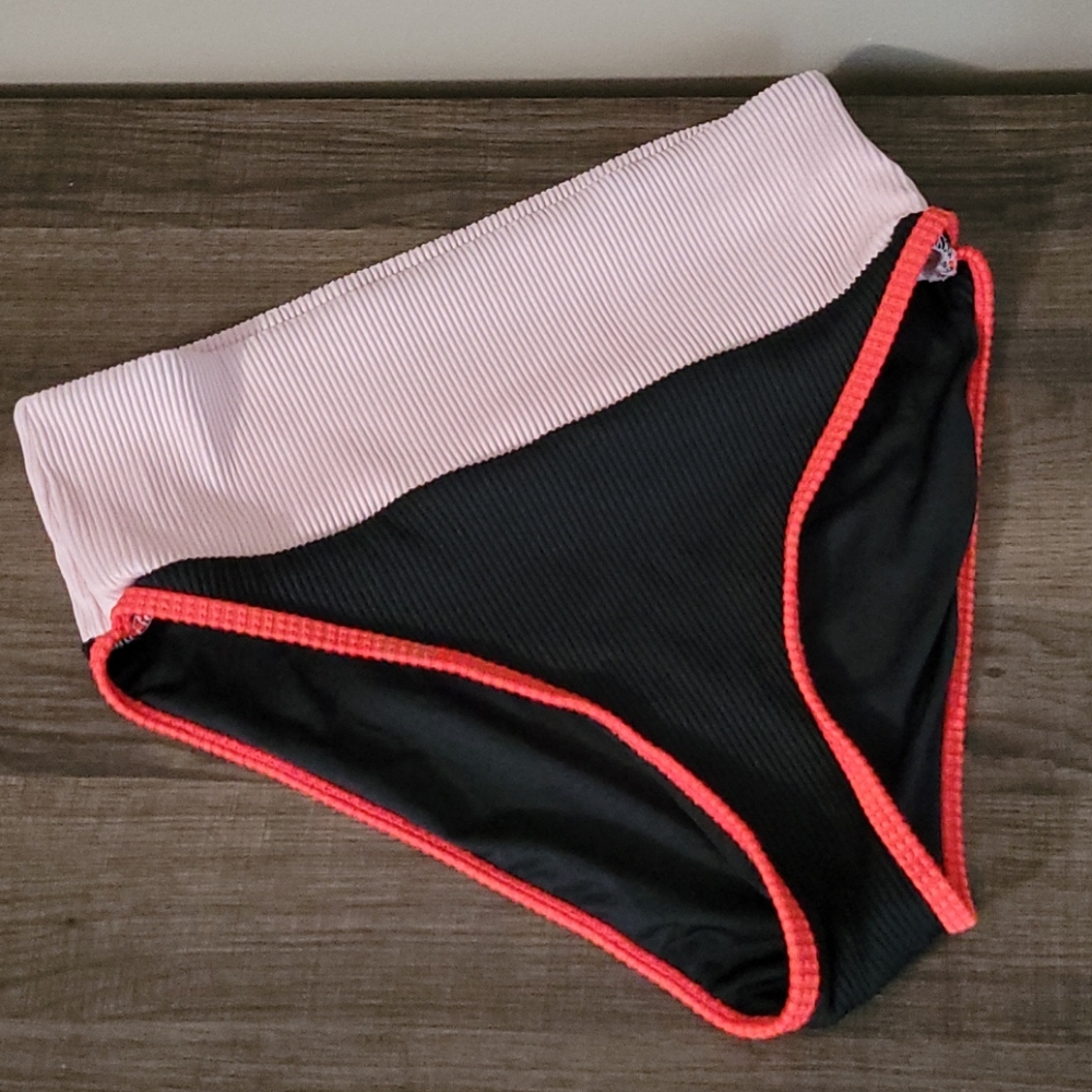 Colorblock Swimsuit - Picture 6 of 7